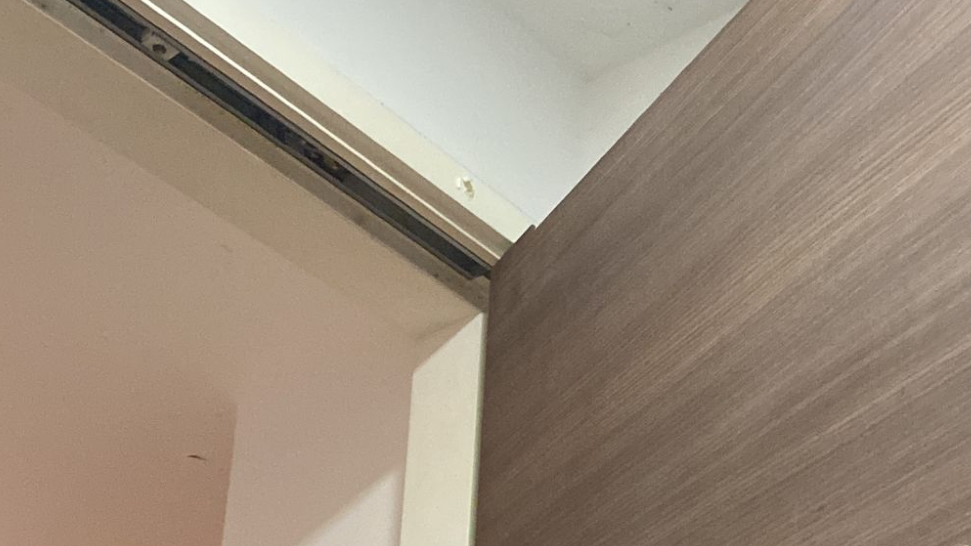 Dismantle concealed door closer